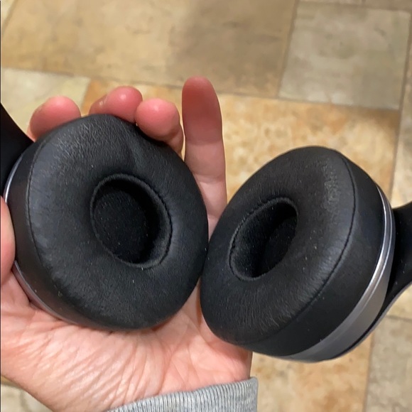 Beats solo 2 wireless headphones - Picture 2 of 6